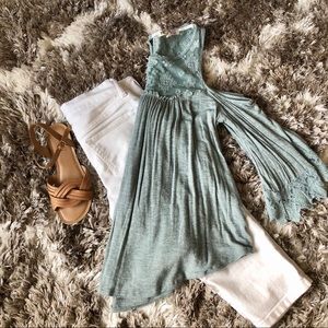 🤩 Cold-Shoulder Boutique Top